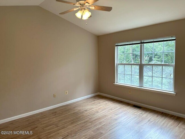 Building Photo - 47 Poplar Ln