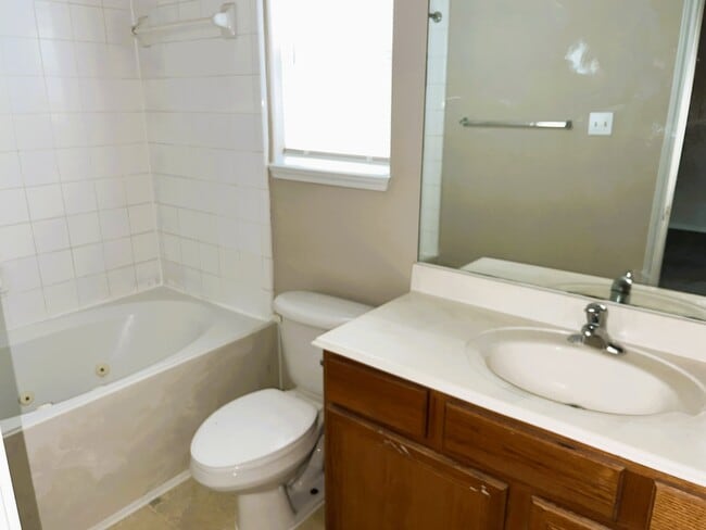 Building Photo - 34511 Park Green Dr