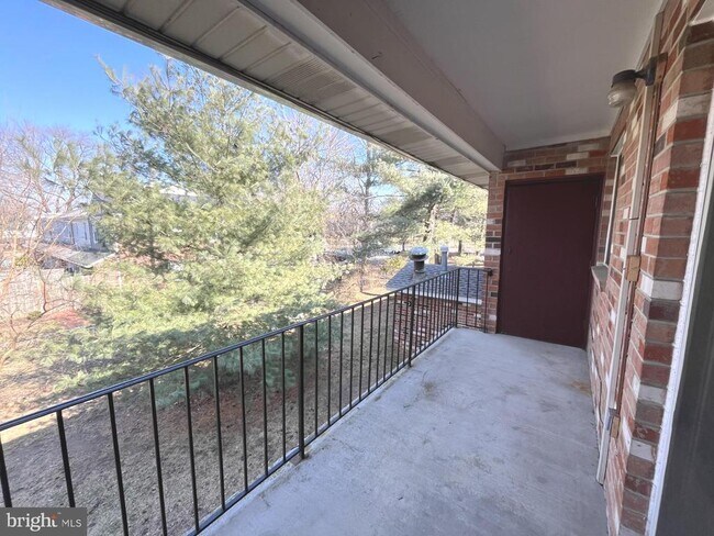 Building Photo - 211 Victor Pkwy