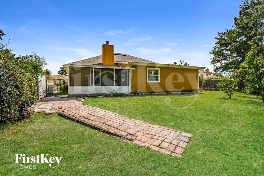 Building Photo - 12665 Ashglen Dr N