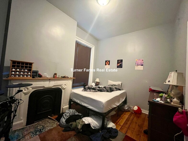 Building Photo - 8 Centre St