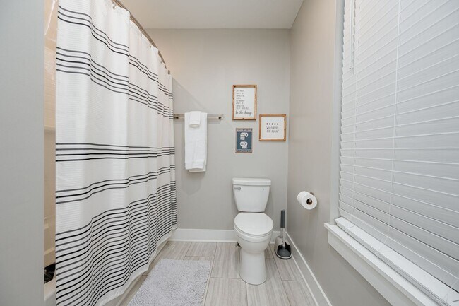 Building Photo - Short North! Fully Furnished 1 Bedroom, 1 ...