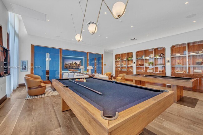 Building Photo - 2678 Tigertail Ave