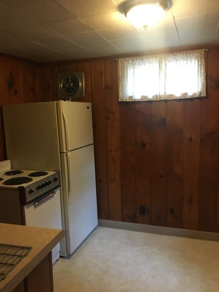 Kitchen - 1402 Broadway N