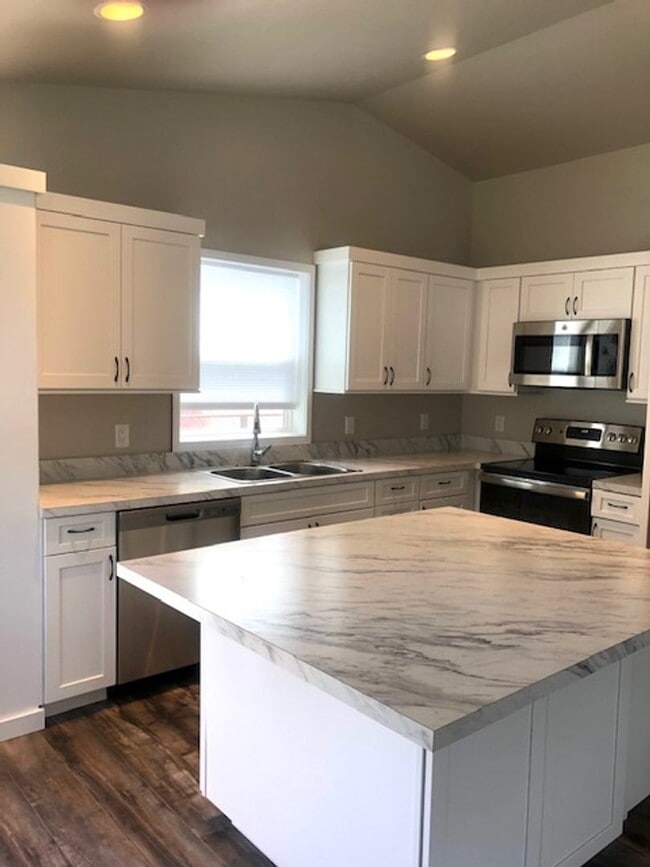 Building Photo - Whitefish Apartment