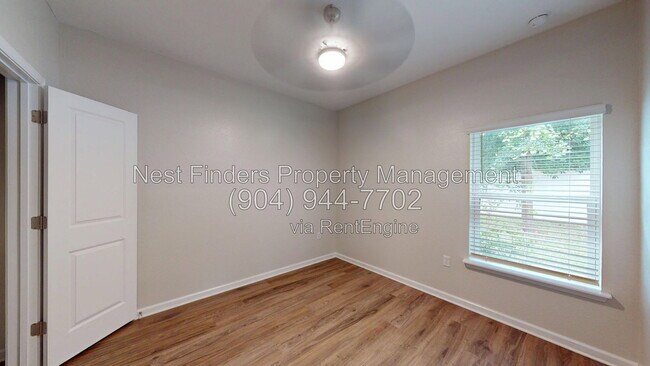 Building Photo - 2704 Daylily Ln