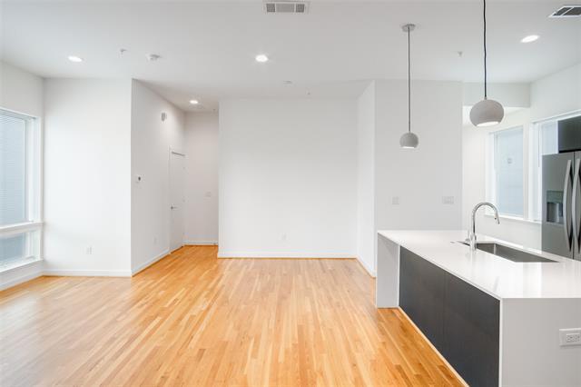 Building Photo - 1515 S Akard St