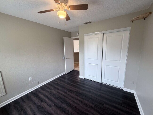Building Photo - 4 Bedroom Home for Rent in Lakeland!