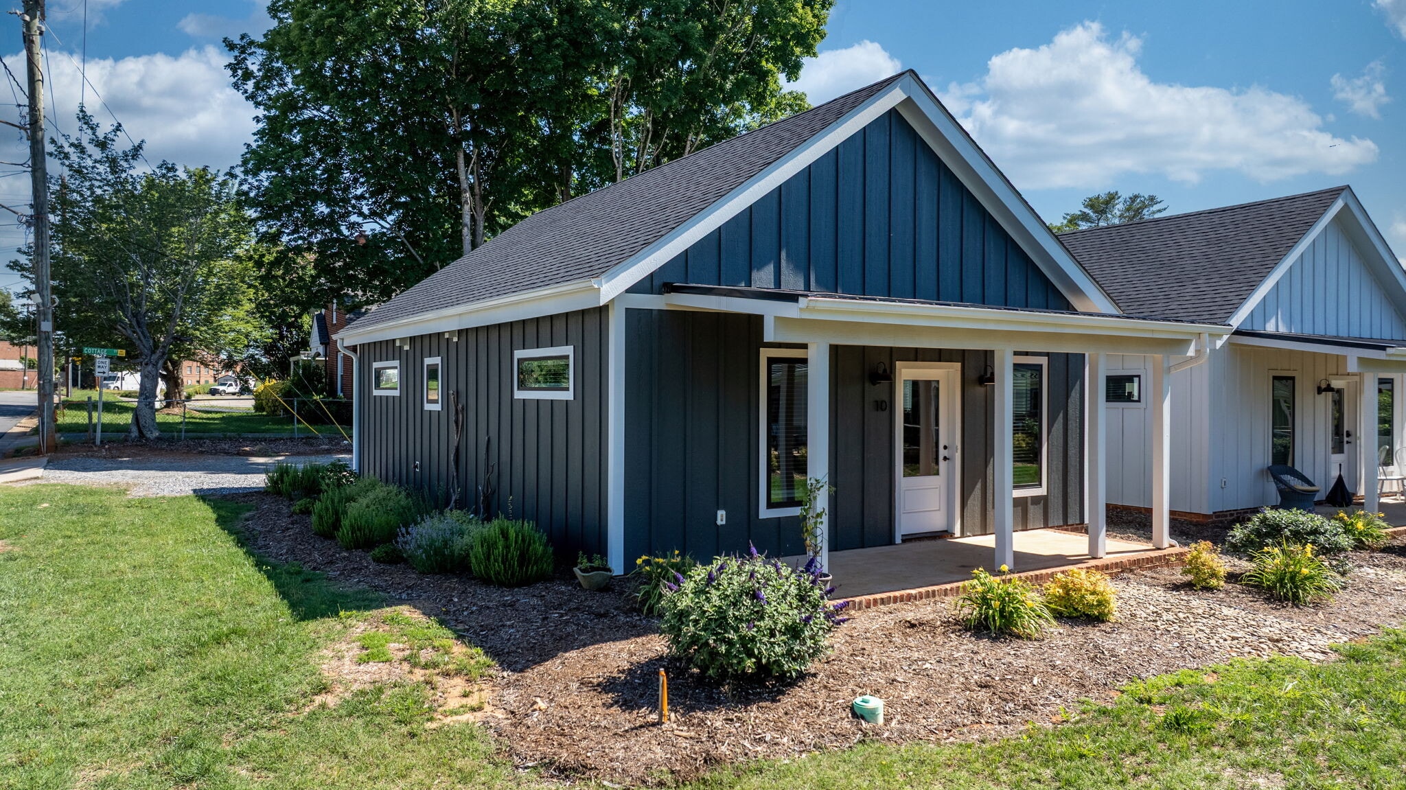 Building Photo - 10 Cottage Ct