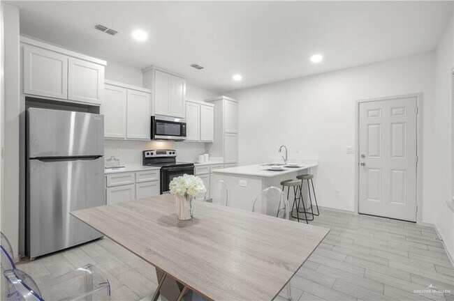 Building Photo - 25 Shavano Dr