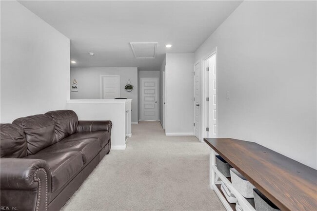 Building Photo - 106 Village Pointe Dr