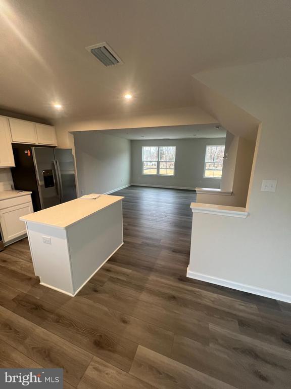 Building Photo - 1180 W Walnut Rd