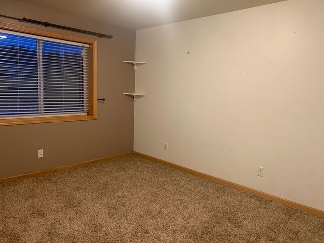 Building Photo - Spacious 5-Bedroom Home in Desirable Briar...