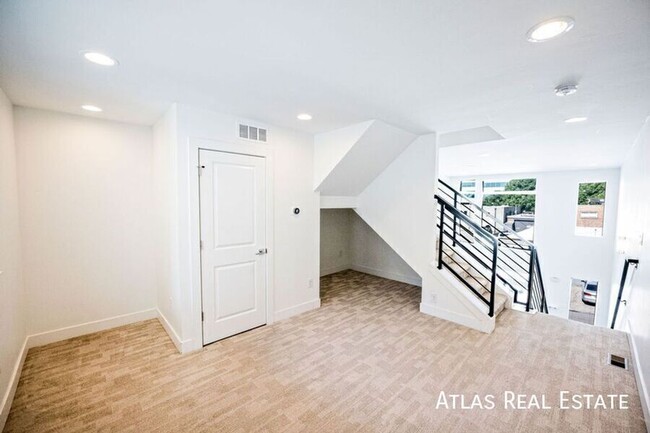 Building Photo - 2 Bed 2.5 Bath Condo in the Heart of LoHi ...