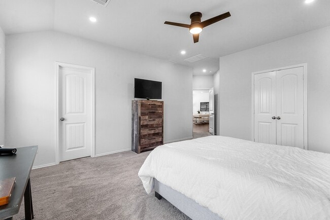 Building Photo - 25915 Aura Lake Ln