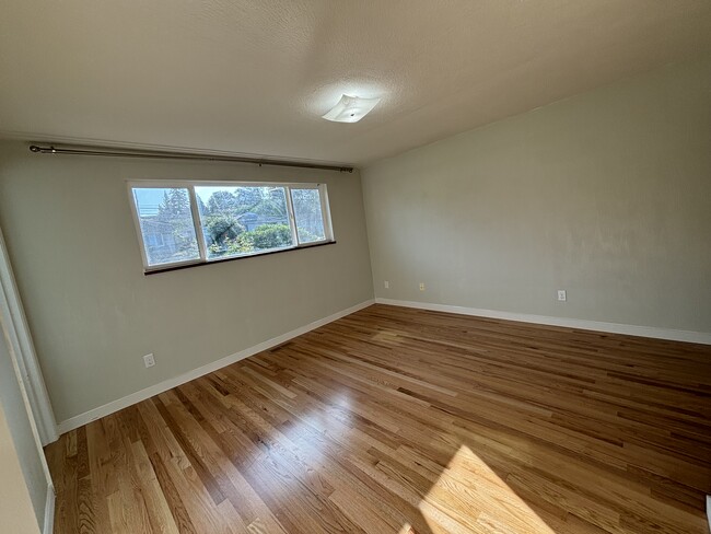 Building Photo - 3257 Halverson Ave