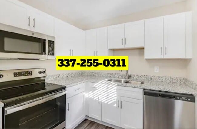 Building Photo - 2818 17th Ave N