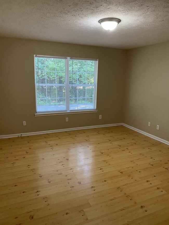 Building Photo - "Charming 2-Bedroom Apartment at 3854 A No...