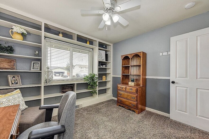 Building Photo - 2331 Robles Dr