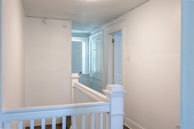 Building Photo - Renovated Large 4 Bedroom House in McKeesp...