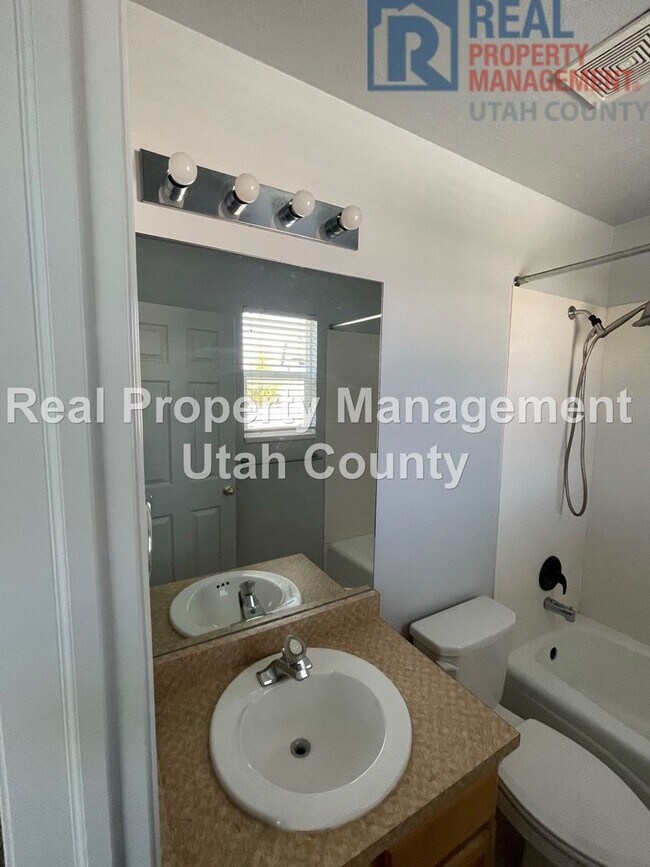 Building Photo - Spanish Fork Home