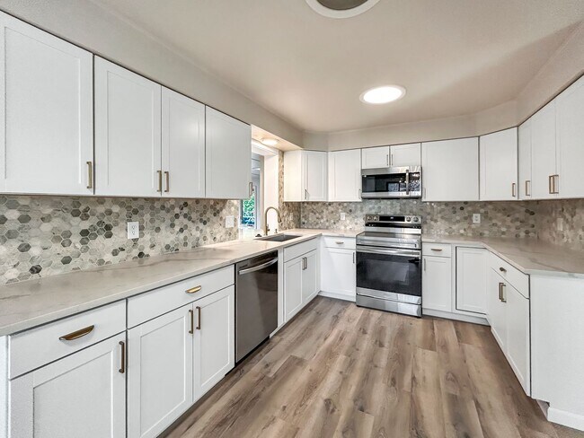 Building Photo - $0 DEPOSIT OPTION. 4 BED 3 BATH IN HAMPDEN HEIGHTS!