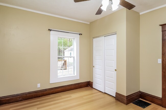 Building Photo - 259 Valley Ave NW