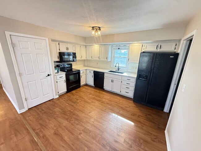 Building Photo - 3 Bed 1 Bath Ozark, MO