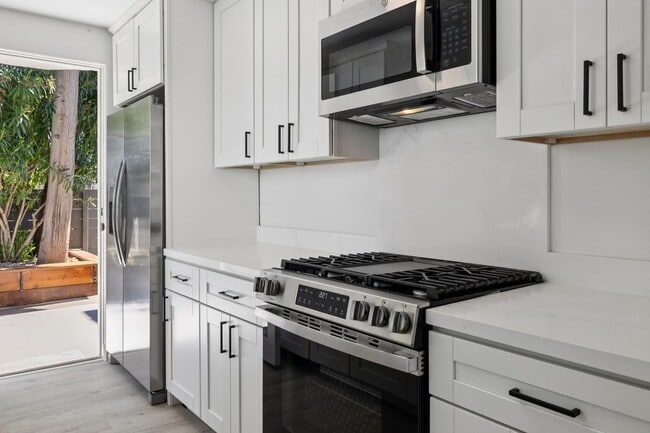 Building Photo - Gorgeously Renovated Historic 3-Bedroom Retreat in Downtown North (Palo Alto)