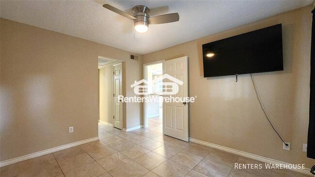 Building Photo - Private, 1bed/1bath condo in the Greenway ...