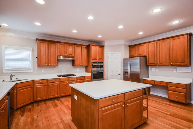 Building Photo - 2408 Hyde Park Ct