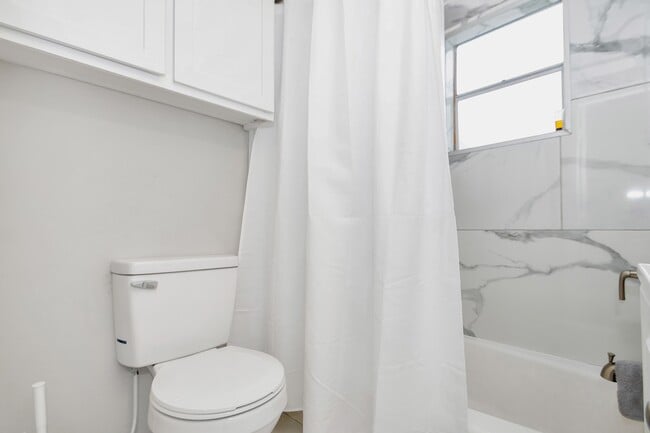 Building Photo - 4919 Avenue Q