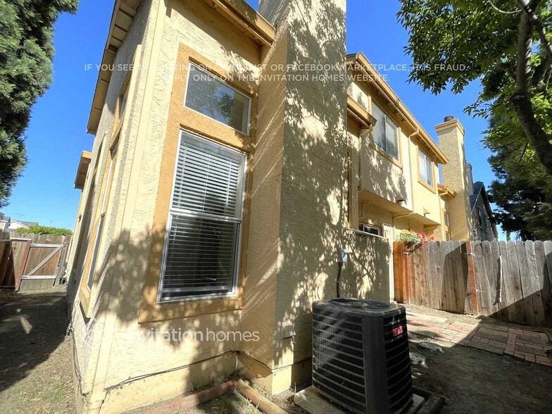 Building Photo - 336 Flagstone Cir