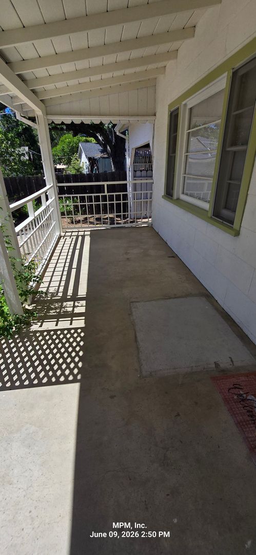 Building Photo - Large 1 bed 1 bath home on its own lot