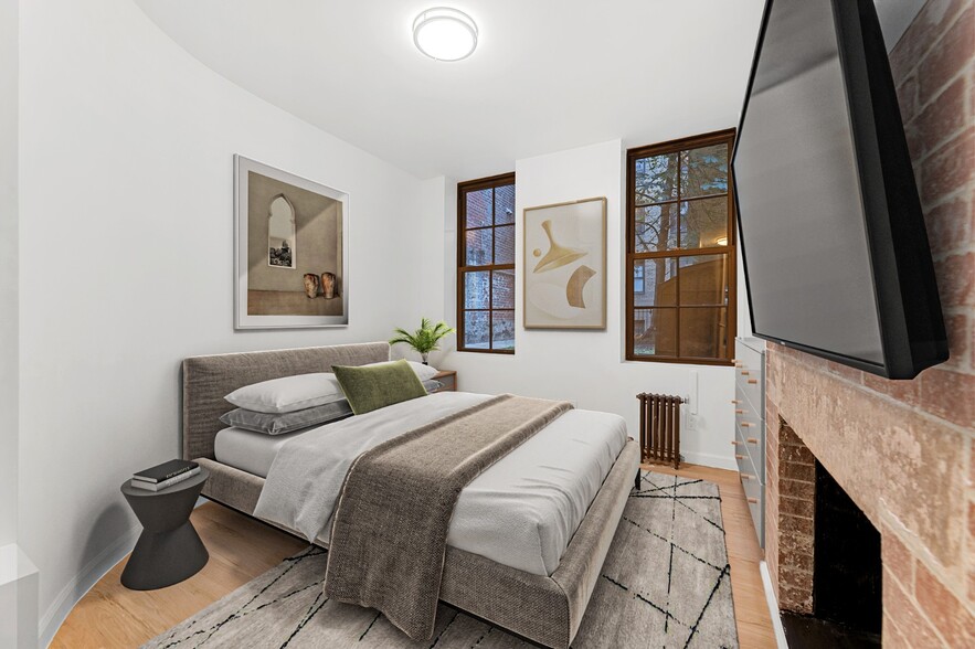 Primary Photo - 220 W 10th St