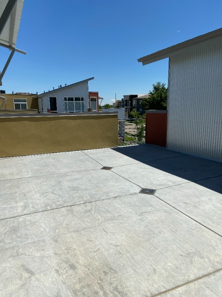 Building Photo - 909 Blondel St