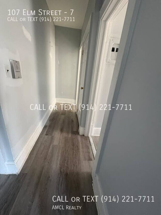 Building Photo - 107 Elm St