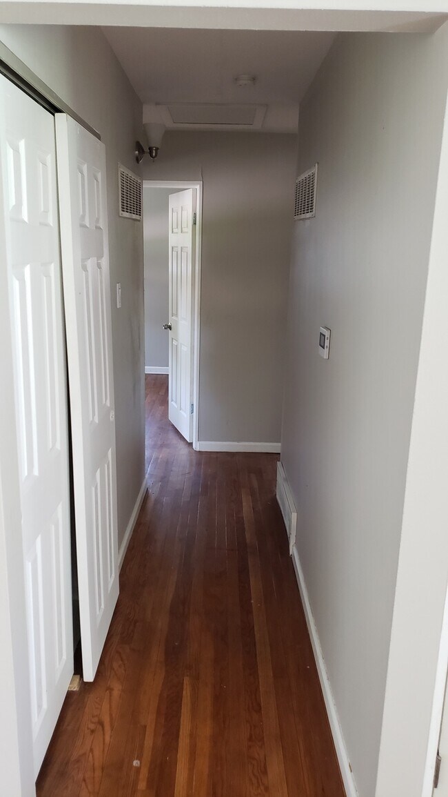 Building Photo - 10418 Monarch Dr Saint Louis, MO 63136