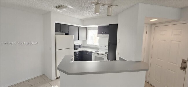 Building Photo - 3380 Pinewalk Dr N