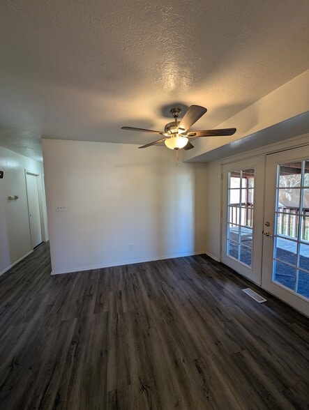 Building Photo - 377 Mattwood Dr
