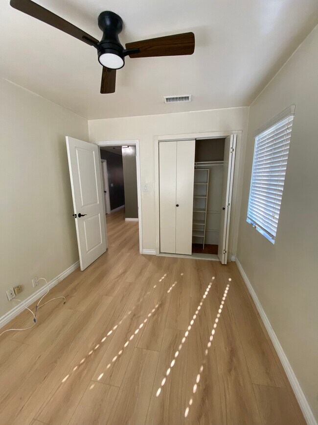 Building Photo - 10262 S Van Ness Ave