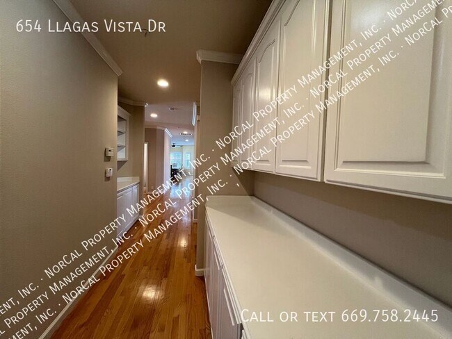 Building Photo - 654 Llagas Vista Dr