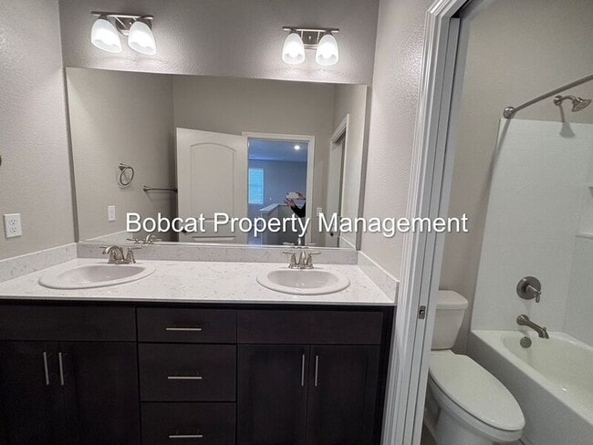 Building Photo - 860 Furlong Dr