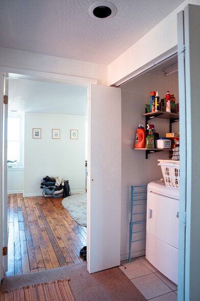 Building Photo - 625 S Negley Ave