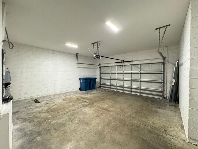 Building Photo - Immaculate 3-Bedroom, 2-Bathroom Home in Palm Bay