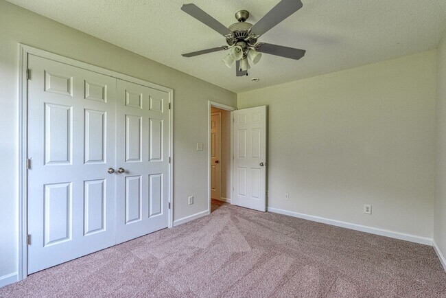 Building Photo - 567 Seays Crest Dr