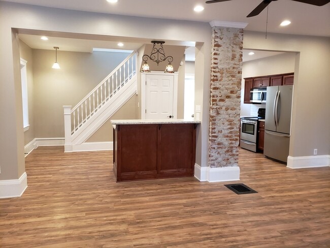 Building Photo - 2124 Fern Ct