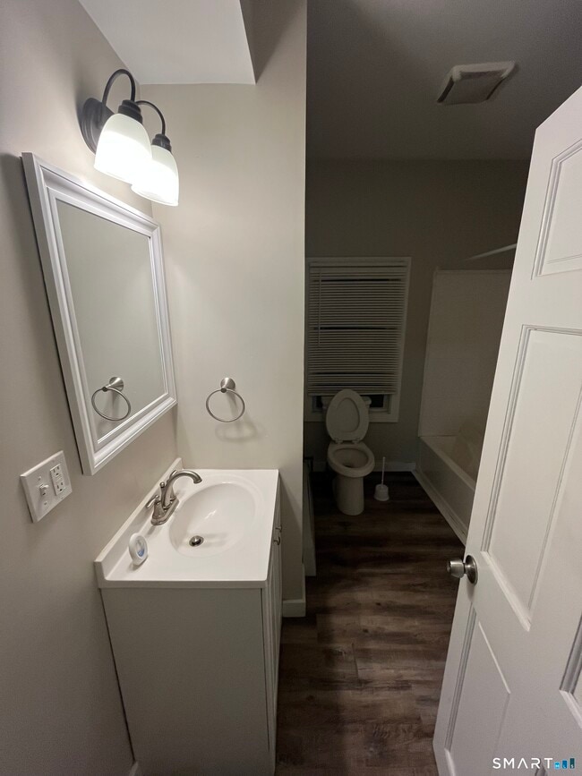 Building Photo - 26 Monroe St