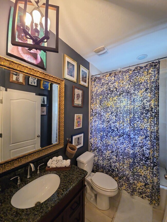 Building Photo - 857 10th Ave S