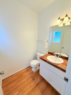Building Photo - Lovely Ballard Townhome - Exceptional Location! AVAILABLE NOW!
